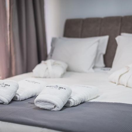 Iguana Gold Luxury Suites 1Min From Ermou Str Athen Exterior foto